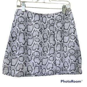 ✨2/$20✨ Olivaceous Animal Print White and Black Mini Skirt Size Small